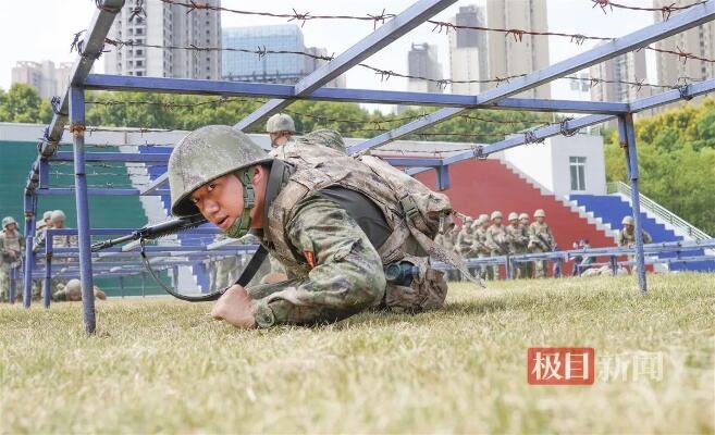 警营开放日引百余名学生参观体验