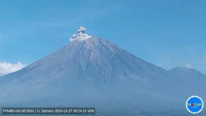 印尼塞梅鲁火山连续两次喷发