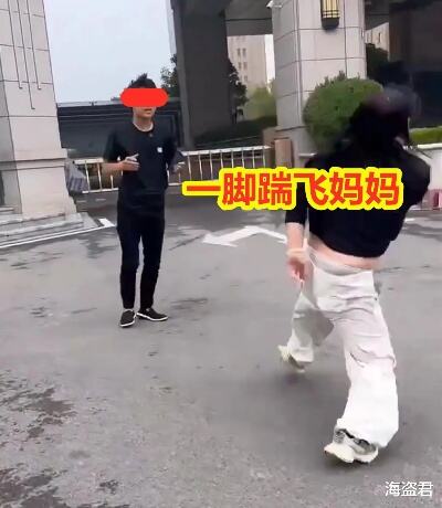 小叔为要钱殴打亲妈