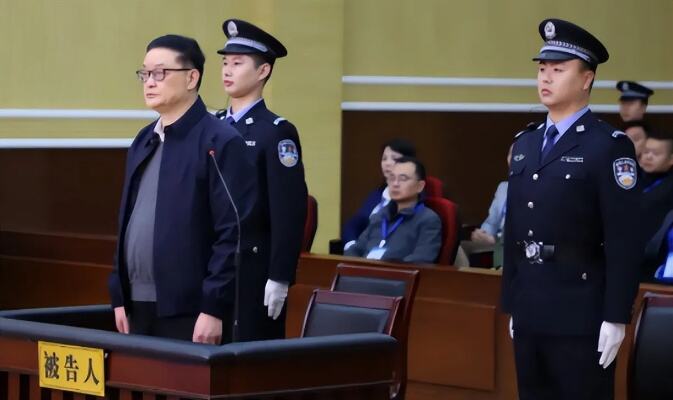 网传李铁一审被判无期是谣言