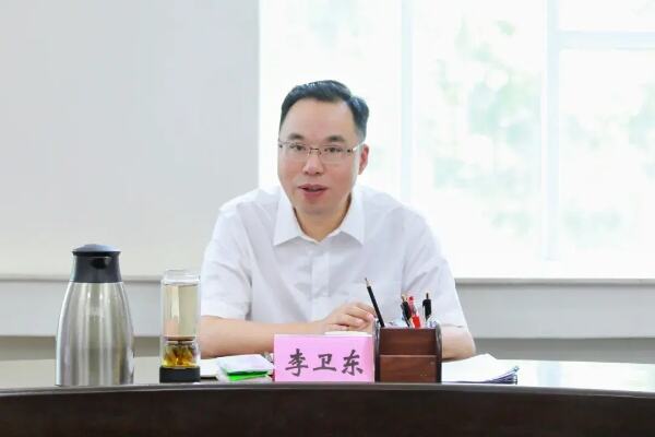 区委书记陈功主持召开书记办公会