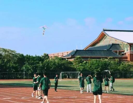 南医大举办医学类专场招聘会