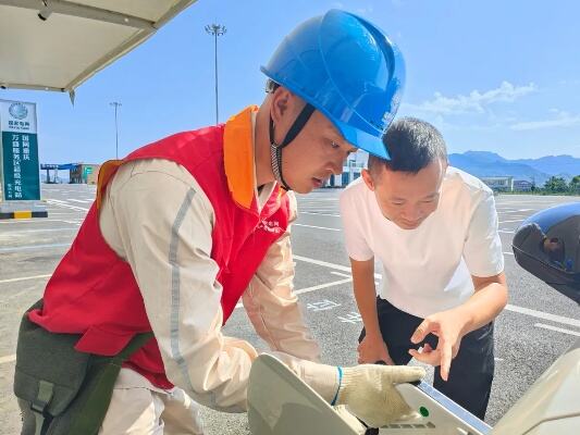 国网重庆电力搭建车辆展览平台