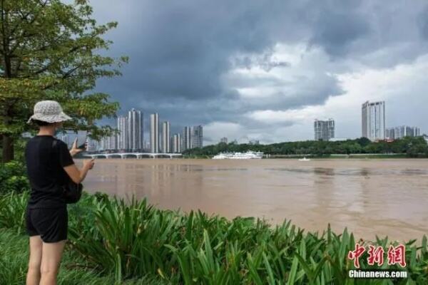 俄罗斯多地遭洪水侵袭