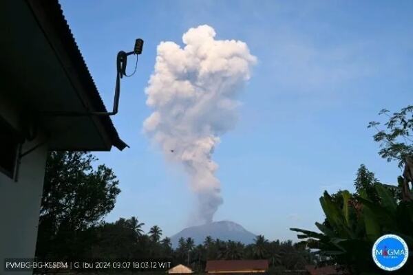 印尼伊布火山今天凌晨喷发